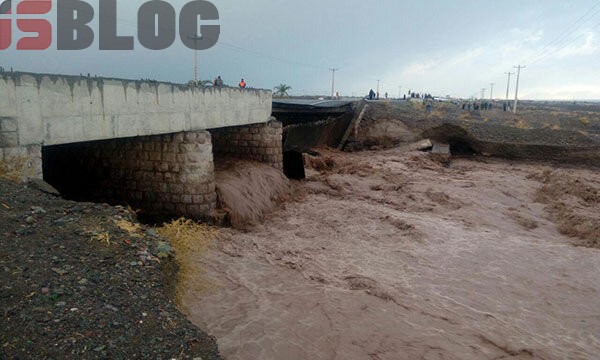 لحظه تخریب پل پس از جاری شدن سیل در کرمان / فیلم – بلاگی ها