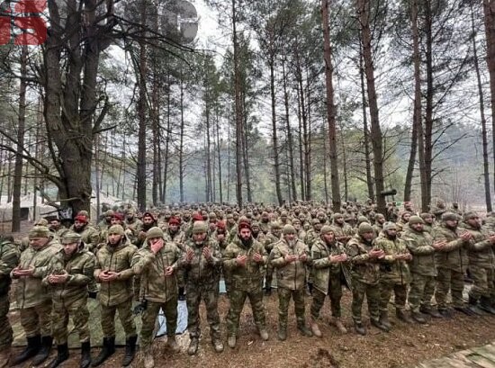 نیروهای ارتش روسیه به اقامه نماز برخاستند / عکس – بلاگی ها