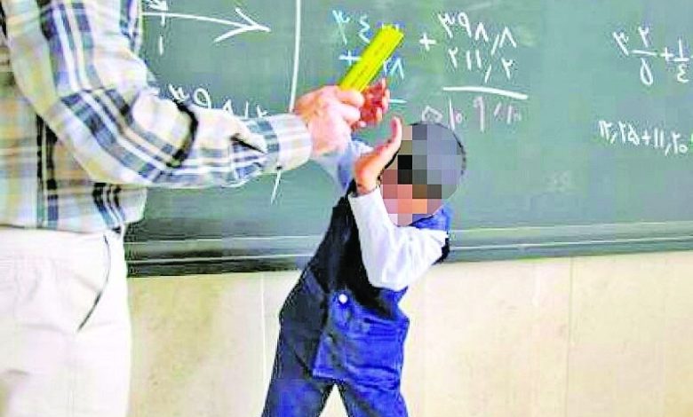 تصاویر دلخراش از لحظه کتک زدن دانش‌آموز توسط معلم عصبانی در شیراز – بلاگی ها